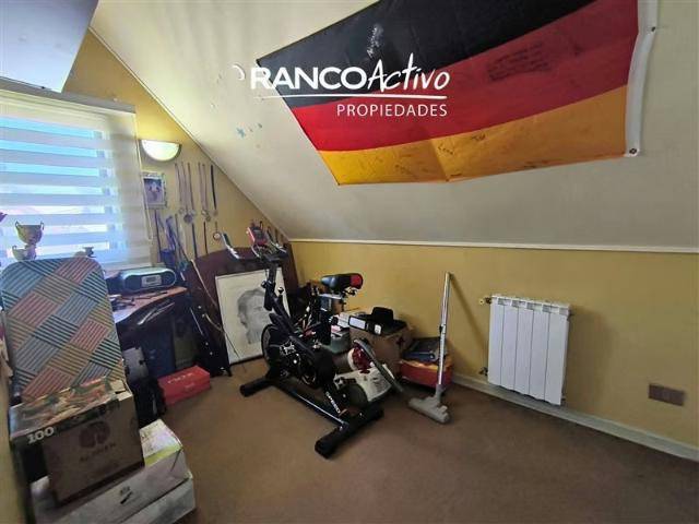 Se vende hermosa casa 4D/2B, Isla Teja, Valdivia. 4 dormitorios por 8990.00 en Valdivia