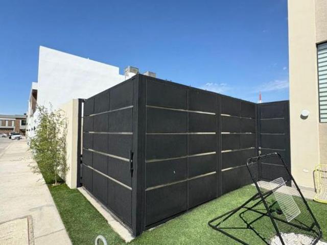 SE VENDE HERMOSA CASA CON ALBERCA EN RESIDENCIAL ARBOREAL