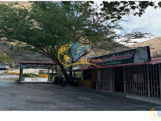 SE VENDE HERMOSA CASA CON LOCAL EN EL PESCADERO