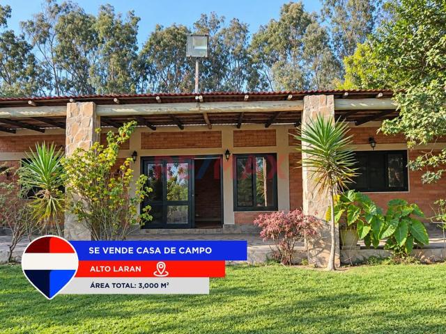 Se Vende Hermosa Casa De Campo De 3,000 M² Con Amplias Áreas Verdes — Alto Larán