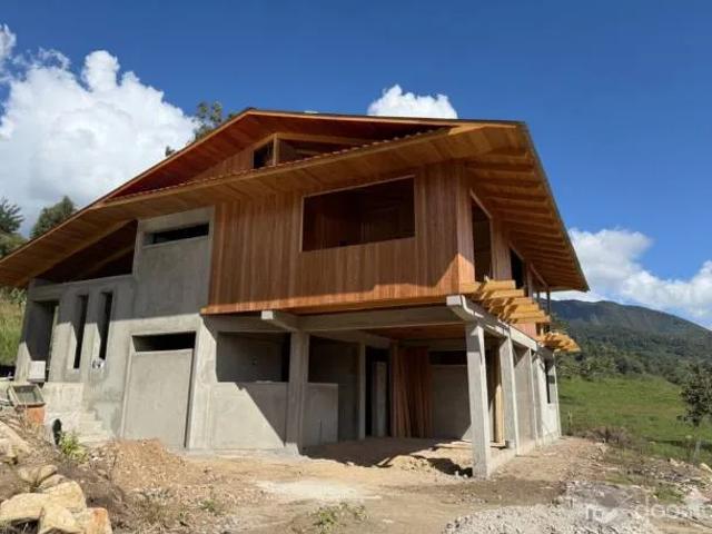 Se Vende Hermosa Casa de Campo en Construcción – Oxapampa