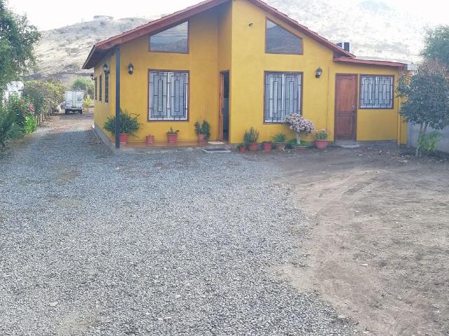 Se vende hermosa casa en colina