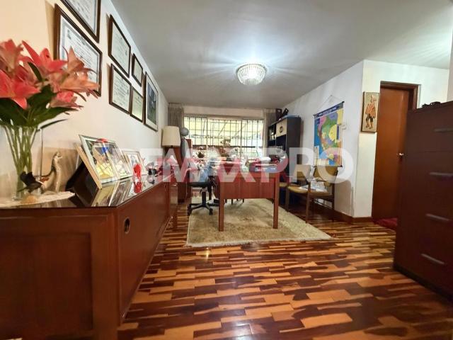 Se Vende Hermosa Casa En Av.Higuereta Alt. Av. Benavides