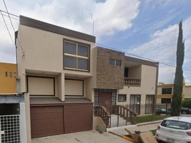 SE VENDE HERMOSA CASA EN GUADALAJARA