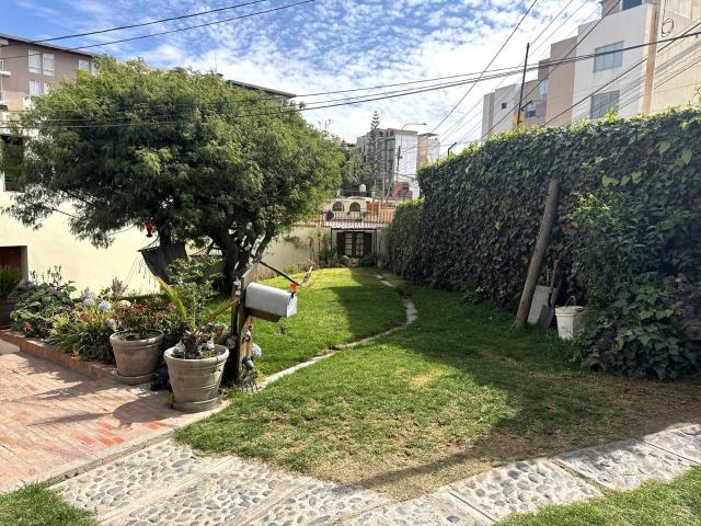 Se vende hermosa casa en la mejor zona de Cayma