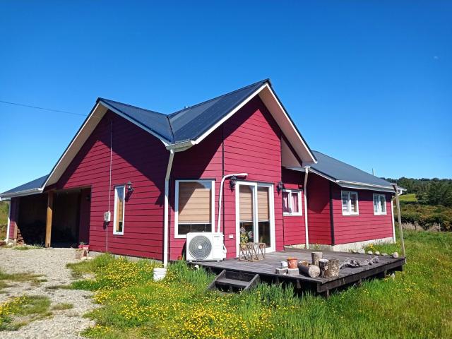 Se vende hermosa casa en una parcela en Chiloé