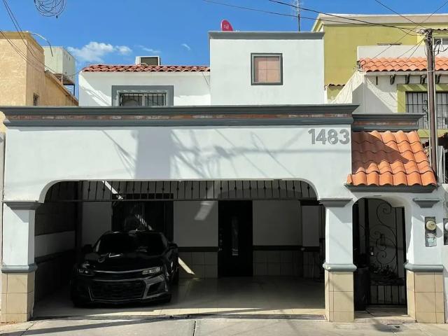 Se vende hermosa casa equipada en Privada Villanova Diamante