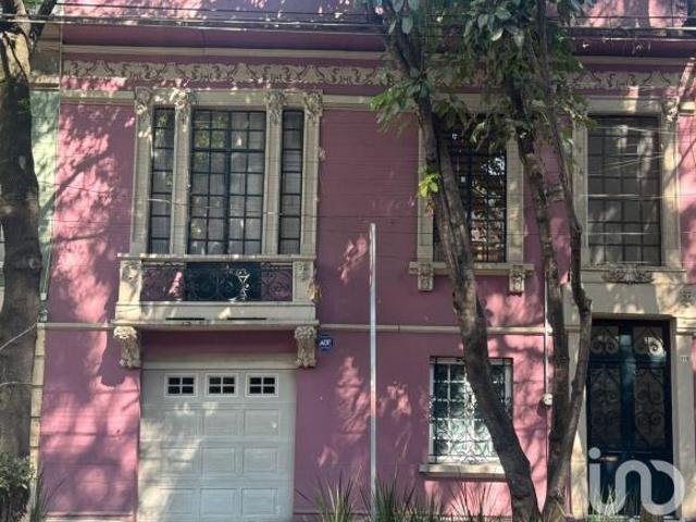 Se vende hermosa casa Porfiriana en la Roma con uso de suelo comercial