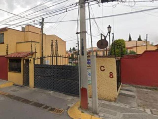 SE VENDE HERMOSA PROPIEDAD EN TOLUCA EDOMEX EN ESQUINA CON MAYOR TERRENO Y PATIO AMPLIO PRIVADA