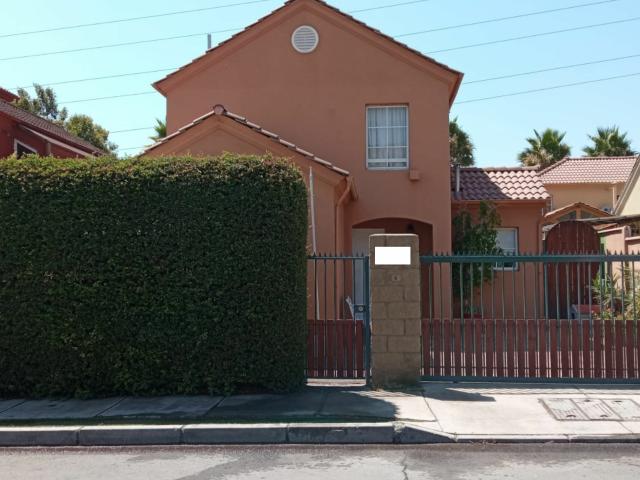 Se vende hermosa y acogedora casa en Valle Lo Campino, Quilicura, Sector Norte de Santiago