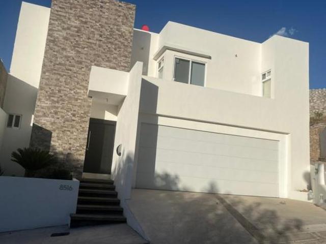 SE VENDE HERMOSA Y GRANDE CASA EN LOMAS UNIVERSIDAD $6&apos 2000,000