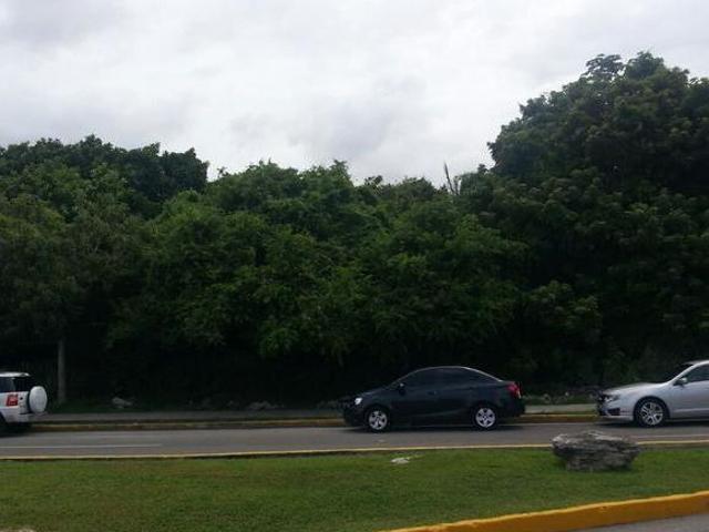 Se vende increible terreno en Av Tulum esquina con calle Contoy! C4020