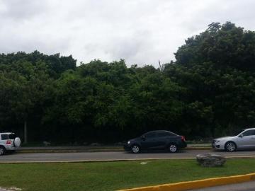 Se vende increible terreno en Av Tulum esquina con calle Contoy! C4020