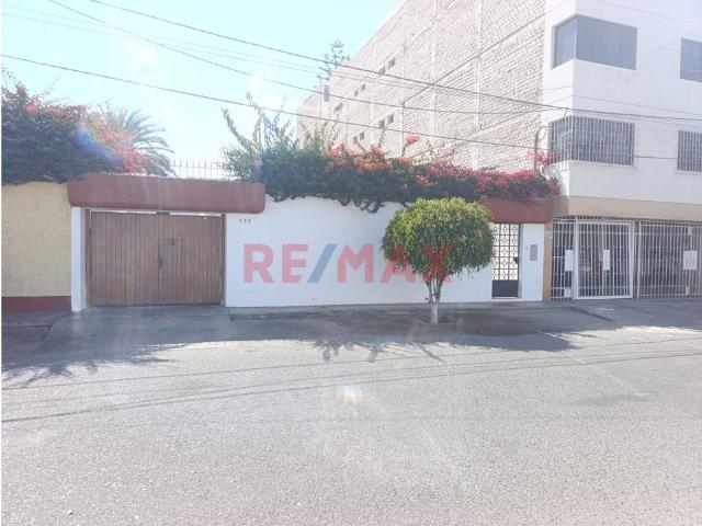 Se Vende Linda Casa En Urb Pescaserolli