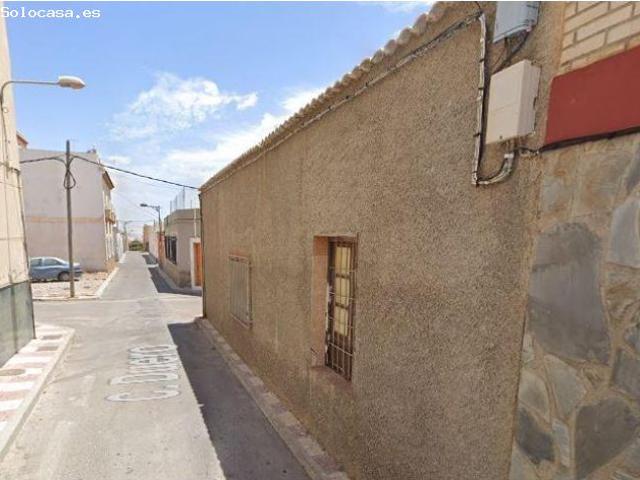 SE VENDE LOTE DE 5 PISOS + 2 TRASTEROS OKUPADOS en Calle SAN FERMIN, Adra Almería