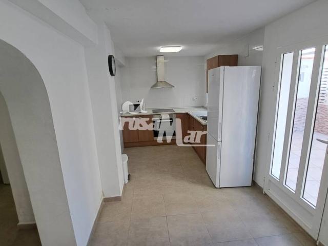 SE VENDE LUMINOSA PLANTA BAJA EN CARRER BARRAQUES