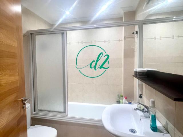 SE VENDE LUMINOSO APARTAMENTO SEMINUEVO CON PLAZA DE GARAJE EN EL VEINTIUNO. REF 1430