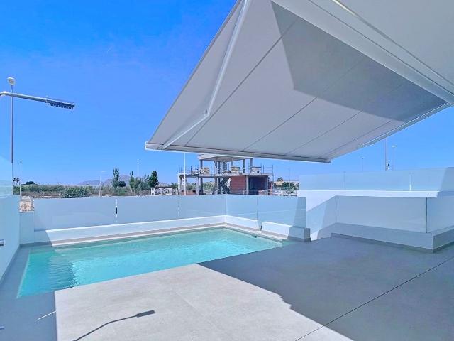 Se vende magnífica villa adosado en Dolores, prácticamente a. 143m² Dolores