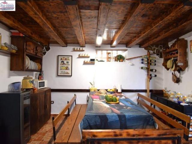 Se vende maravillosa casa de dos plantas más azotea, totalmente reformada con unas vistas panorámica