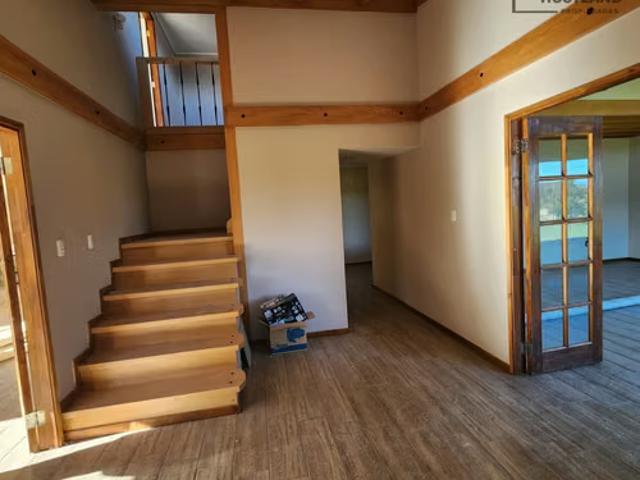 Se vende maravillosa casa sector las lomas, ciudad de puerto varas! 5 dormitorios por 420000. 00 en Puerto Varas