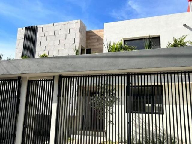 SE VENDE MODERNA CASA, REMODELADA EN COLONIA CARRETAS QUERETARO