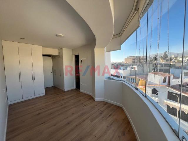 Se Vende Moderno Departamento Con Cochera En Coop. Ingenierios Cayma