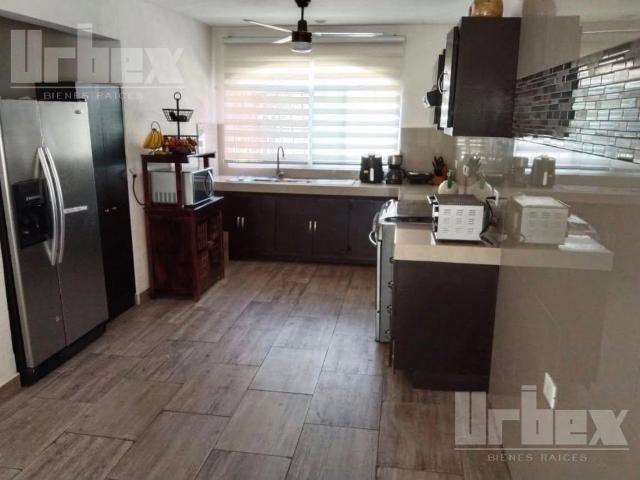 SE VENDE O RENTA HERMOSA CASA RESIDENCIAL AMUEBLADA EN CAMPECHE, JUNTO A PLAZA GALERIAS Y MALEC?N