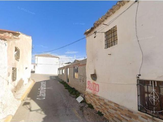 SE VENDE piso OKUPA en C CALLE JACINTO BENAVENTE