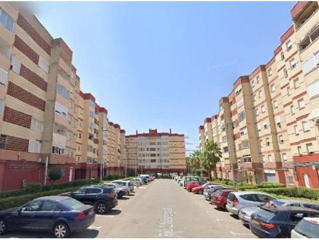 SE VENDE piso OKUPA en C EX VPO PISO C/ RIU LLOBREGAT, 18