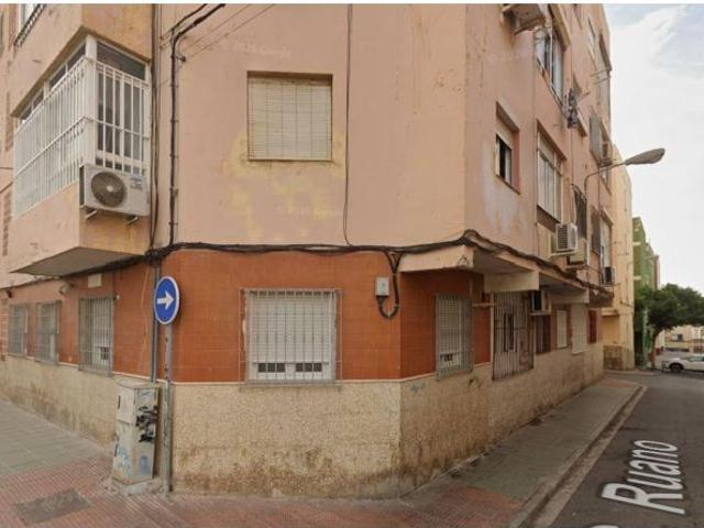 SE VENDE PISO OKUPADO en C/ JUAN GOYTISOLO 43 ALMERIA ALMERÍA