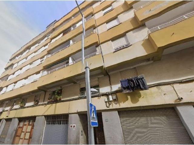 SE VENDE piso OKUPADO en Calle Angel Guimera Nº 146 Salt Girona