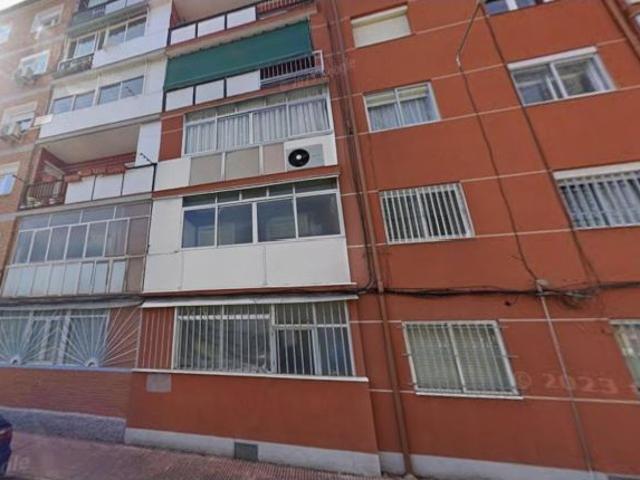 Se vende piso OKUPADO en Calle Marqués de Mondéjar 4 de Alcalá de Henares, Madrid