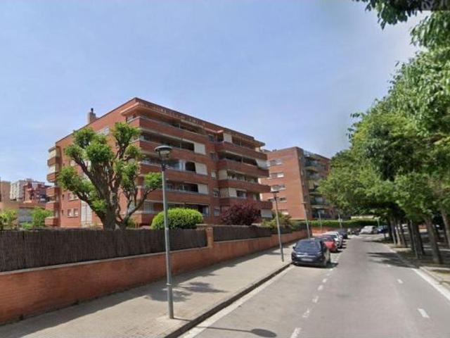 SE VENDE PISO OKUPADO en Calle Salvador Dali Nº 1 Viladecans Barcelona