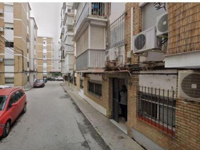 SE VENDE PISO OKUPADO en Calle PEÑAFLOR Nº 3 Camas Sevilla