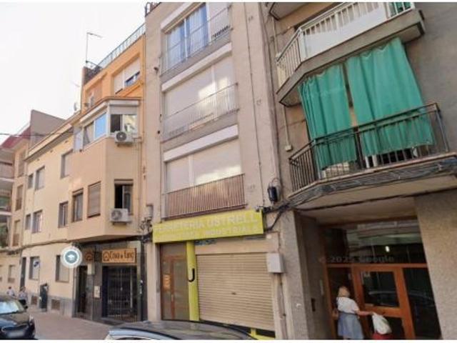 Se vende piso OKUPADO en Calle Pi i Margall 36 de Molins de Rei Barcelona