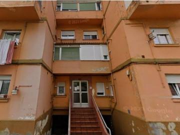 Se vende piso OKUPADO en Calle Río Ebro 9 de Torrelavega Cantabria