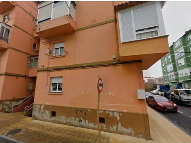 Se vende piso OKUPADO en Calle Río Ebro 9 de Torrelavega Cantabria