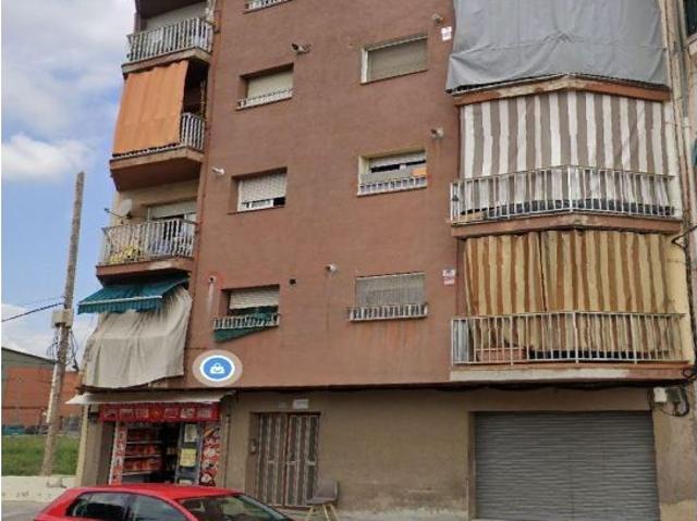 Se vende piso OKUPADO en Mossèn Aulet de Manlleu, Barcelona