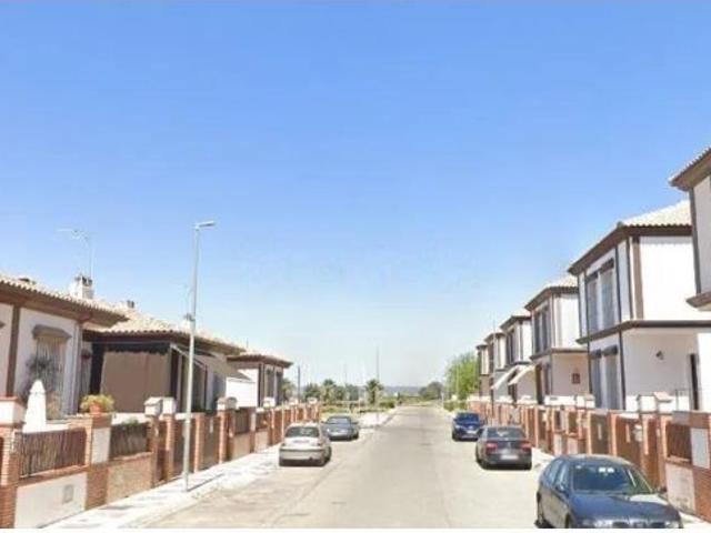 SE VENDE PISO OKUPDO en Calle CL CANTILLANA Nº 7 Alcalá del Río Sevilla