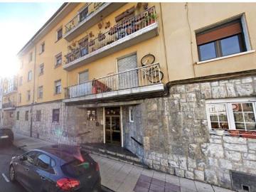 Se vende piso alquilado en Oviedo