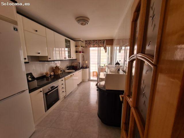 SE VENDE PISO AMUEBLADO, 132 M2 EN LA BAÑEZA, 3 HAB 2 BAÑOS, TERRAZA, ASCENSOR