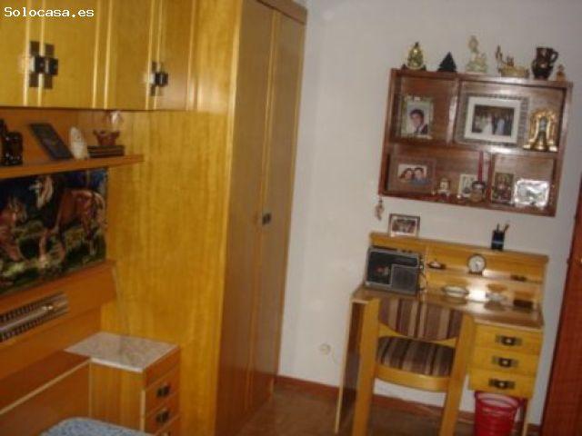 SE VENDE PISO AMUEBLADO EN EL CENTRO