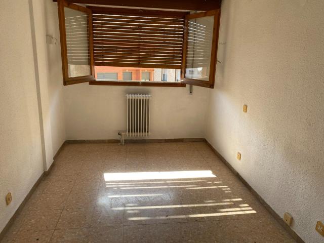SE VENDE PISO CÉNTRICO EN CALAMOCHA