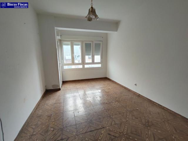 SE VENDE PISO CON ASCENSOR EN PONFERRADA