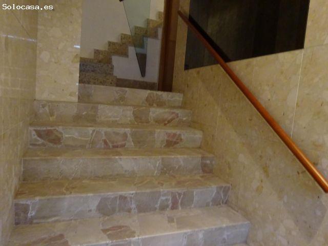 SE VENDE PISO CON GARAJE PARA DOS COCHES Y ALTILLO