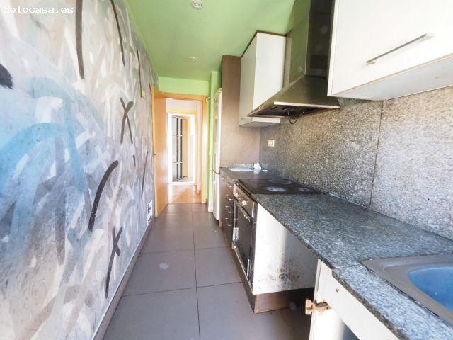 SE VENDE PISO CON PARKING EN MANLLEU