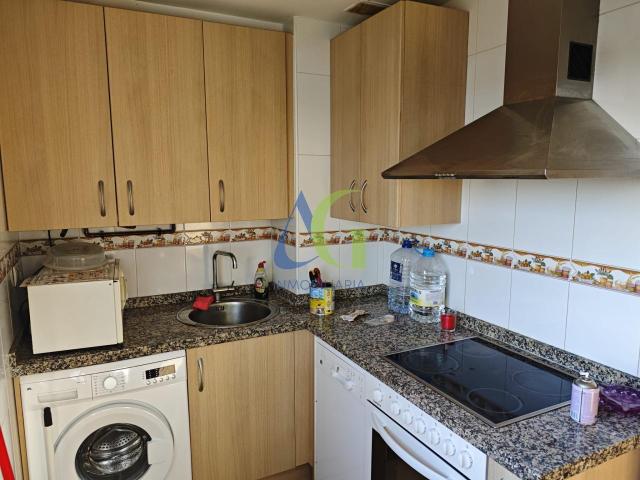 SE VENDE PISO DE 2 HABITACIONES EN NAVATEJERA. ZONA HOSPITALES