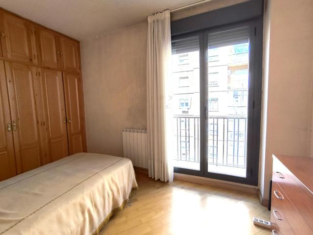 Se vende Piso en Miguel Servet, muy centrico y muy luminoso