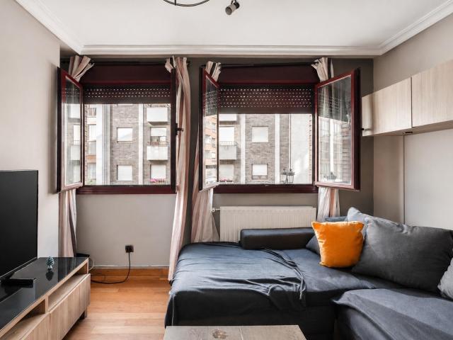 SE VENDE PISO EN AVDA CRISTO DE LAS CADENAS, 2 HABITACIONES Y DOS BAÑOS, TRASTERO INCLUÍDO