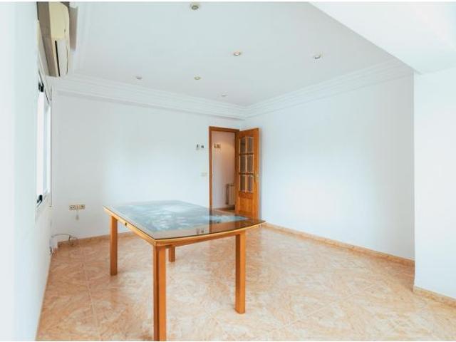 SE VENDE PISO EN BAZA